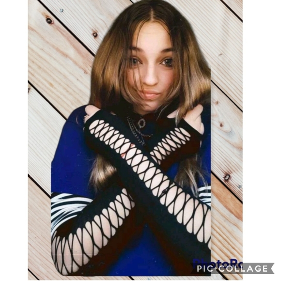 One size fingerless lace up style gloves goth, cosplay - Picture 7 of 15